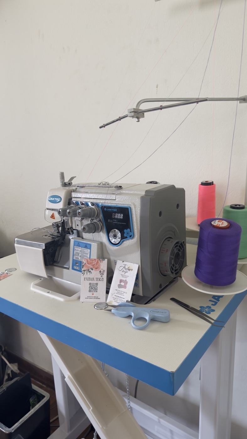 Fatma Terzi atölyesi profesyonel dikiş makinesi — Muratpaşa Antalya